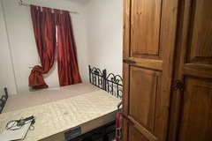 Rooms for rent: Single room available in silema - girl only  