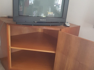 Biete Hilfe: Fernseheckschrank neuwertig in Nußbaum