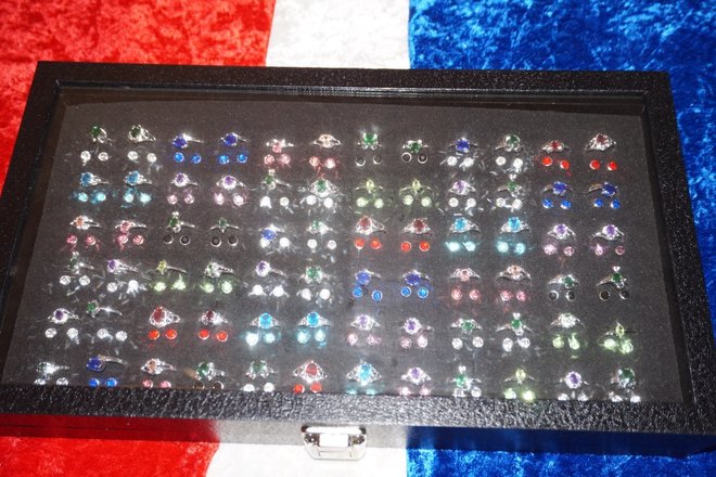 216- 925 Stamped Crystal Fashion Rings & Earrings Ships Free