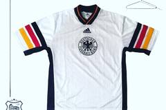 Selling with online payment: 1998-00 Germany Adidas Training Shirt