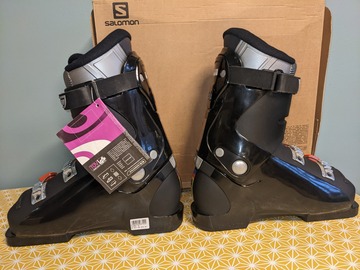 Winter sports: Salomon Course 70 ski  boots. Size 25.5 (UK 6.5, US 7, EU 40) Unw