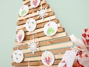  : Festive feast hanging decorations