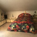 Biete Hilfe: Bett  mit Tagesdecke (1,40 x 2 m)