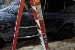 Selling: 6 foot ladder heavy duty/fiberglass