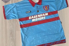 Selling with online payment: West Ham 1996-1997 away shirt 