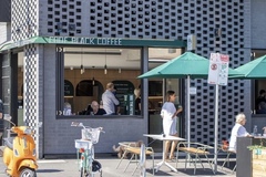 Free | Book a table: Stylish coffee in South Melbourne for your work days!