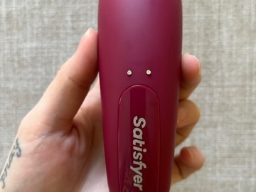 Selling: Satisfyer Curvy 1 Plus Air Pulse Stimulator and Vibrator