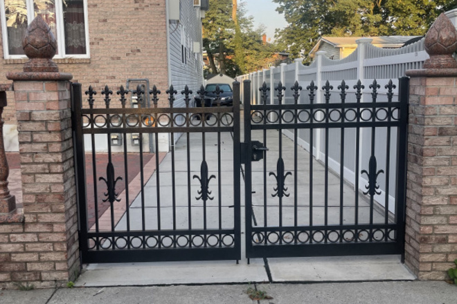 New York NY, Parking 7 minutes to JFK AIRPORT 3 Spaces. 