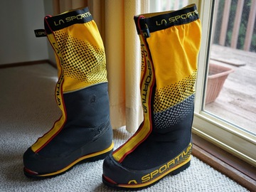 Hiring Out (per day): La sportiva Olympus mons