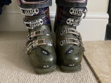 Selling with online payment: Salomon Ladies Ski Boots