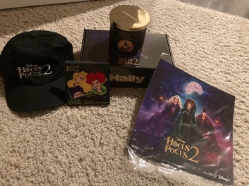 Selling with online payment: Hocus Pocus 2 D23 Collectors Bundle