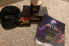 Selling with online payment: Hocus Pocus 2 D23 Collectors Bundle