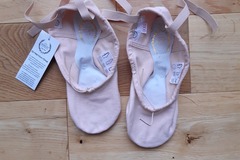 SELL: Ballet slippers. Canvas, split sole.