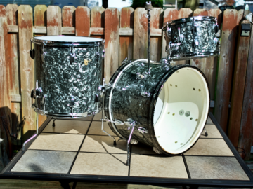 Selling with online payment: 1966 Super Beat 3 piece