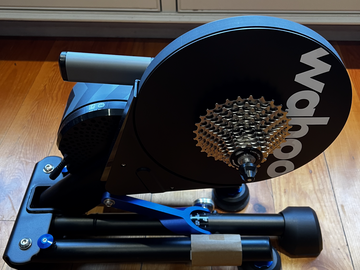 Selling with online payment: Brand new Wahoo Kickr V5 (with box + accessories)