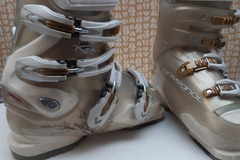 Selling Now: Ski boots