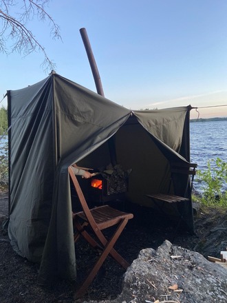 Kotateltta ja kamina 