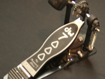 Selling with online payment: DW 7000 bass drum foot pedal