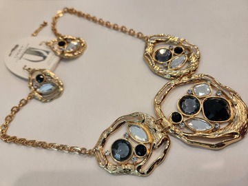 Bulk Lots: 5 Fashion Black and Gold necklace 