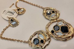 Bulk Lots: 5 Fashion Black and Gold necklace 