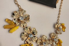 Bulk Lots: 6 Fashion Gold  and Yellow Flowers necklace Name Brand