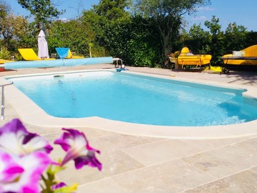 NOS JARDINS A LOUER: Jardin avec piscine au cœur de la Provence