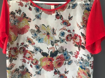 Selling: Gorgeous summer top