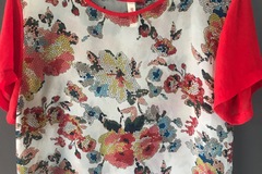 Selling: Gorgeous summer top