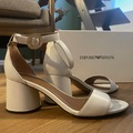 Myydään (Yksityinen): Emporio Armani valkoiset kengät nilkkaremmillä koko 38