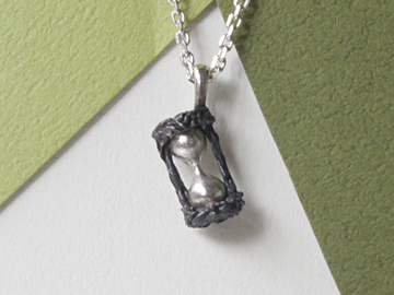  : tree hourglass pendant(Silver chain included)