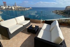Rooms for rent: Looking for a female flatmate. Penthouse in Sliema 