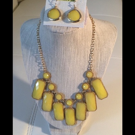 30 High End Boutique Statement Necklaces