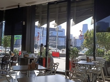 Walk-in: Cosy place to work overlooking the Yarra River