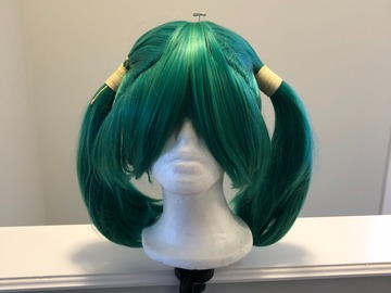 Selling with online payment: Arda Wigs Emerald Green Bundle