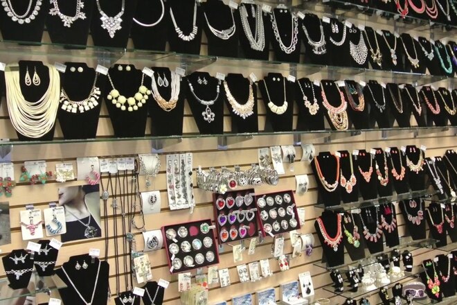 200 pcs mixed fashion jewelry !!!