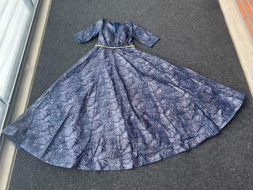 Myydään (Yksityinen): Pitkähihainen sininen mekko