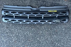 Selling with online payment: 2014 to 2017 Range Rover Sport - Grille 