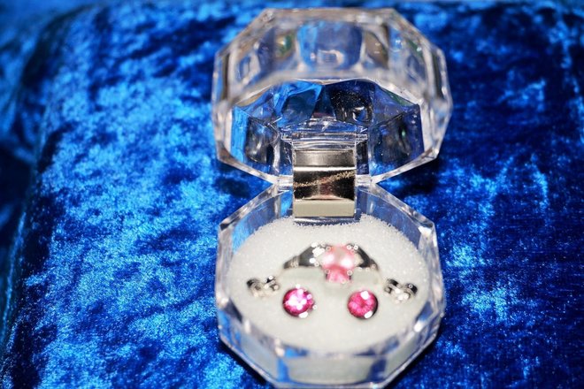 360-925 Stamped Rings & Earrings & Acrylic Gift Boxes