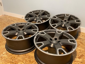 Selling: Maserati Levante OEM wheels 20” 5x114.3 