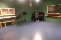 Location à l'heure: salle de répétition avec piano