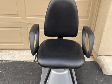 Selling with online payment: Wheelchair Accessible Rolling Exam Chair