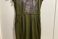 Selling: Kahki short sleeve dress, feature zip