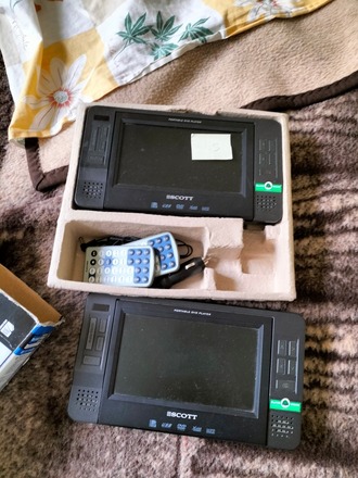 2 Lecteurs DVD portable 17,5 cm MPEG4/USB/SD/MMC TSX 700 CS SCOTT