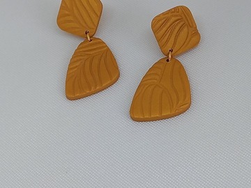 Vente au détail: Boucles d'oreilles reliefs 