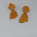 Vente au détail: Boucles d'oreilles reliefs 