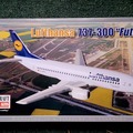 Selling with online payment: Minicraft 1/144 Boeing 737-300 Lufthansa "FutBol" #14619