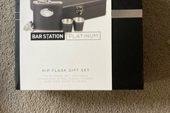 Selling: Hip flask gift set