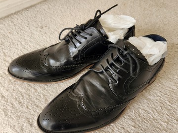 Selling with online payment: Black dress shoes mens size 7