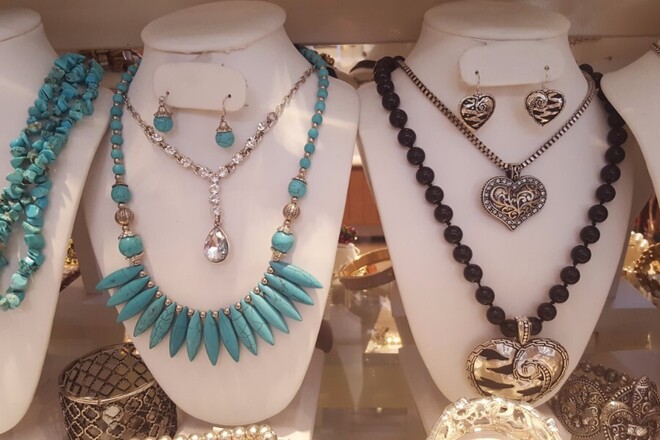 HUGE JEWELRY LIQUIDATION BULK LOTS - NEW OVERSTOCK 500pc LOT