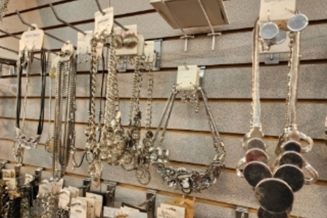 HUGE JEWELRY LIQUIDATION BULK LOTS - NEW OVERSTOCK 500pc LOT